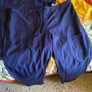 Dark blue women’s XL scrubs , in brand new condition.